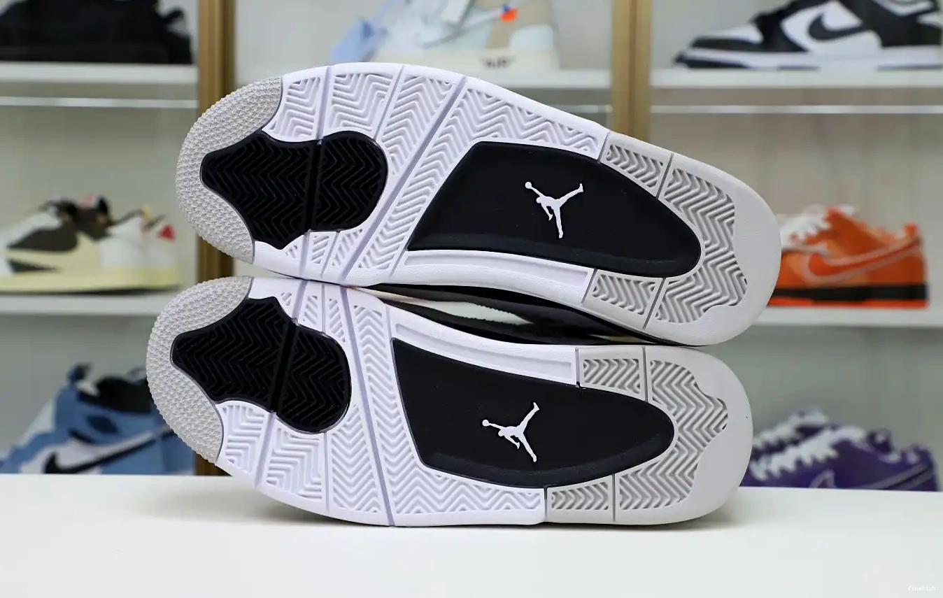 JORDAN MILITARY AIR 4 BLACK 0701